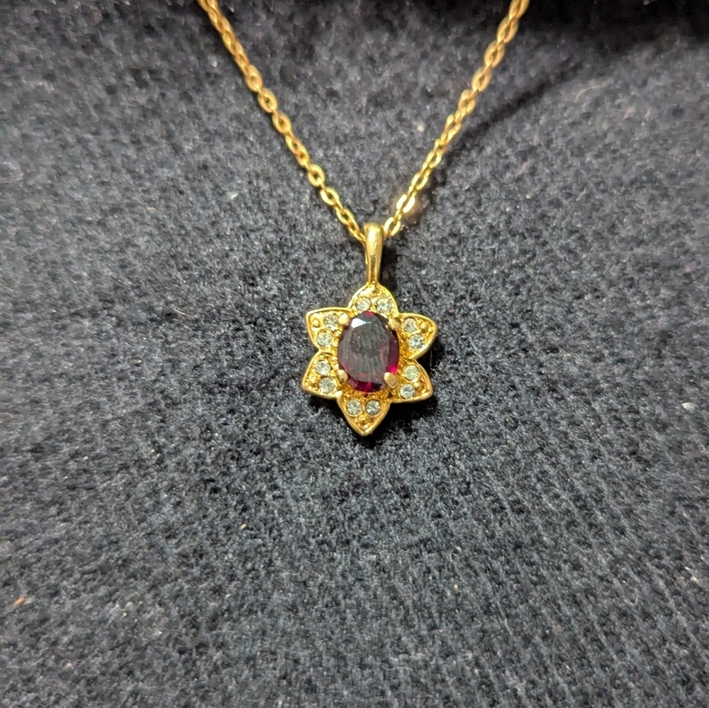 Gold Tone Clear And Red Rhinestone Dainty Delicate Pendant Statement Necklace